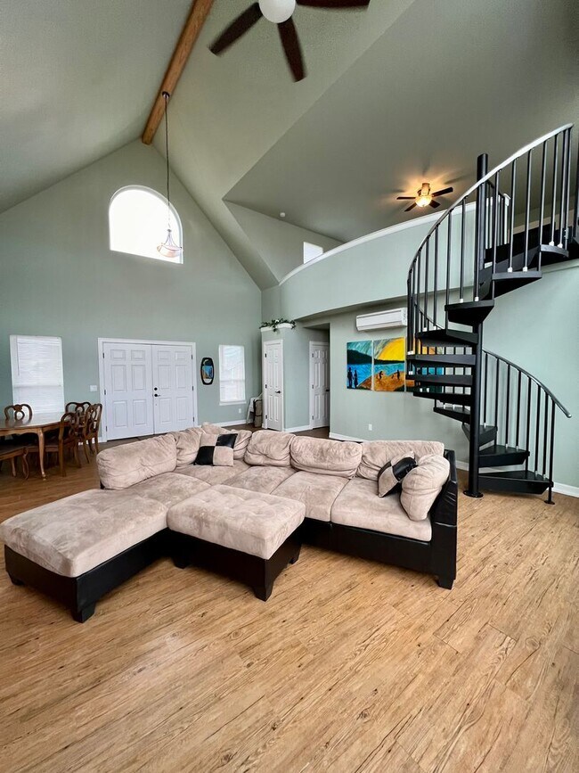 Building Photo - Waterfront 2 Bedroom Home in Ferndale!
