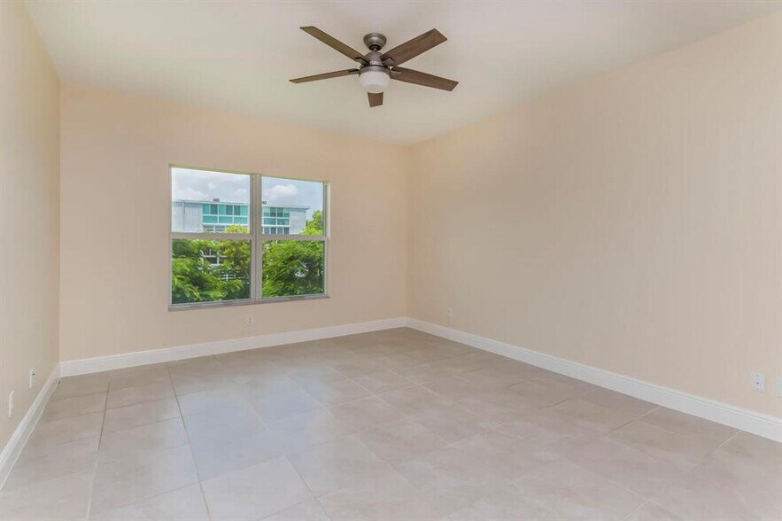 Building Photo - 1857 Spoonbill Ct