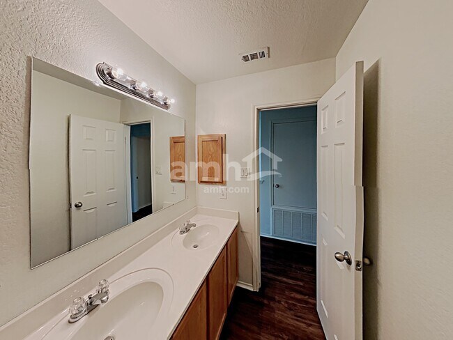 Building Photo - 7646 Presidio Crk