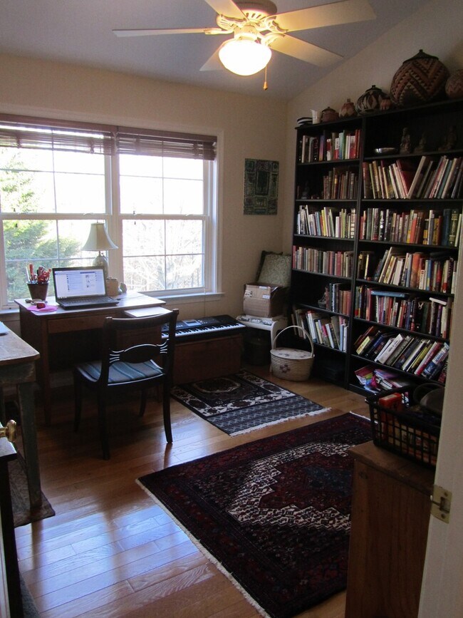 Building Photo - Lovely townhome in Forest Lakes South