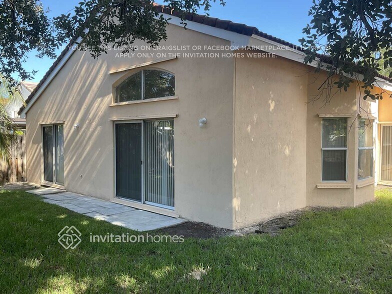 Building Photo - 18863 NW 24th Ct