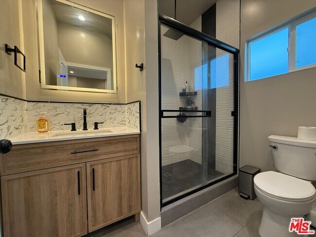 Building Photo - 10905 Olinda St