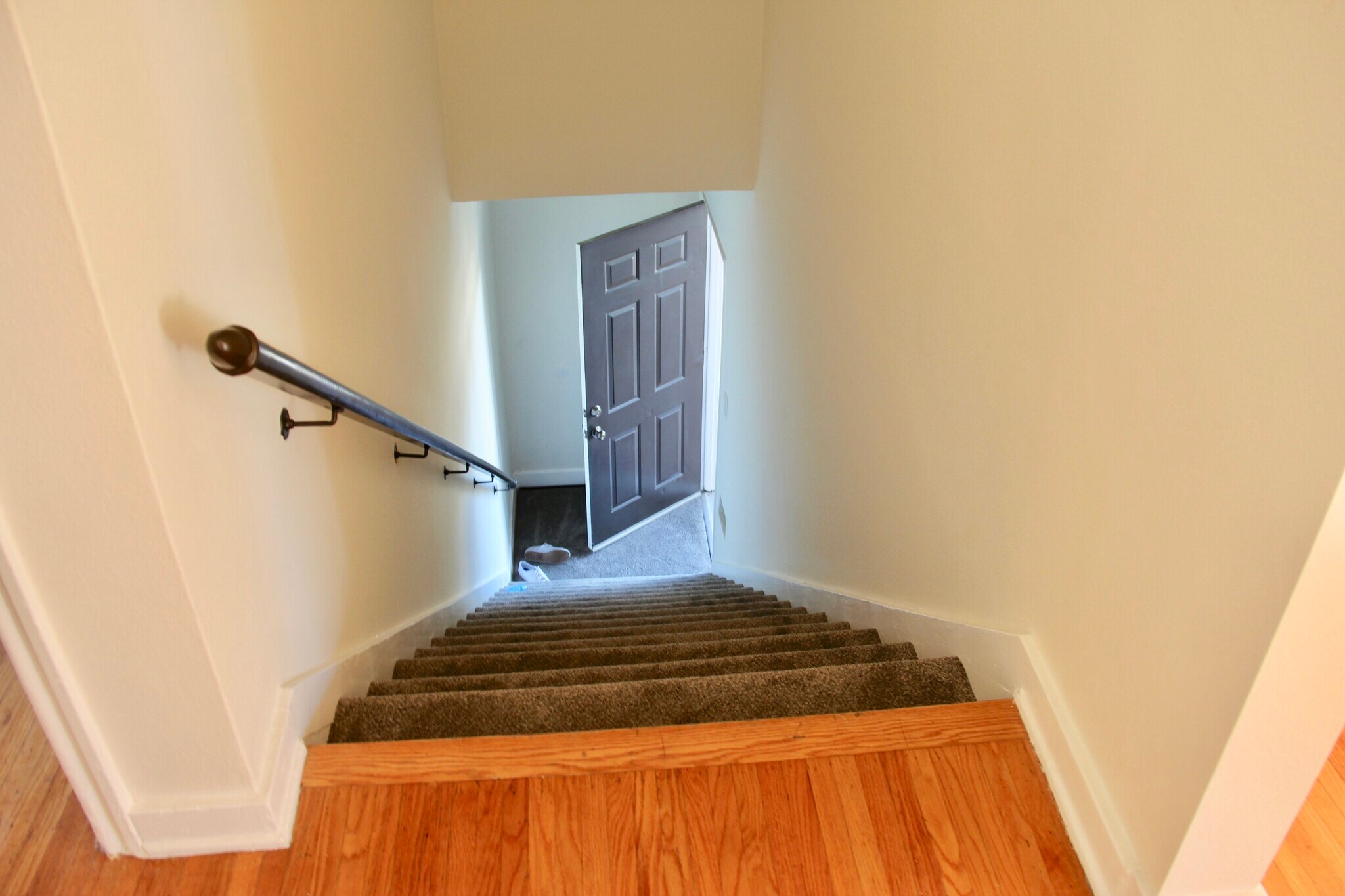 entrance - 1239 S Hudson Ave