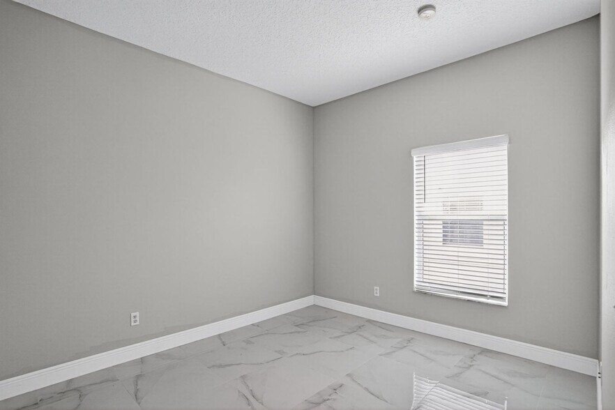 Building Photo - 10181 Marsh Pine Cir