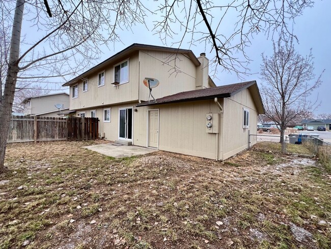 Building Photo - Austin St Duplex