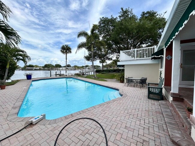 Building Photo - Classic waterfront Snell Isle Estates 3 Bed 2.5 Bath Home w/ private dock and boat lift!