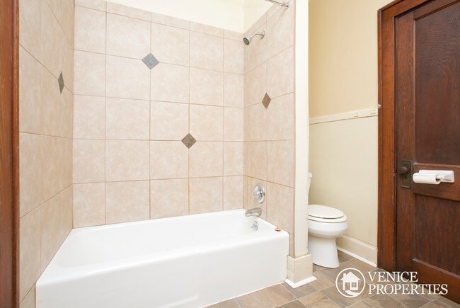 Building Photo - 103 W Norwich Ave