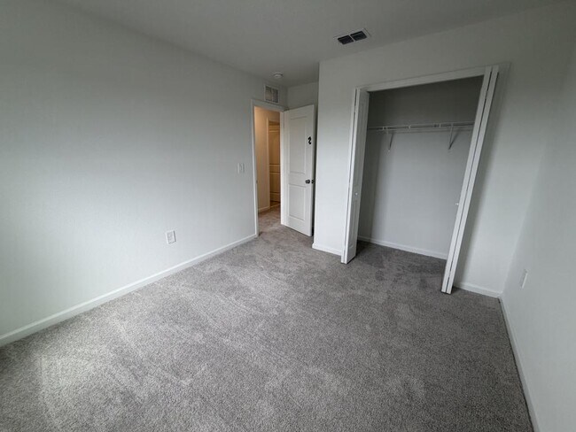 Building Photo - 2482 Hallow Gdn Rd