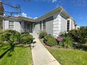 Building Photo - 10749 Wellworth Ave