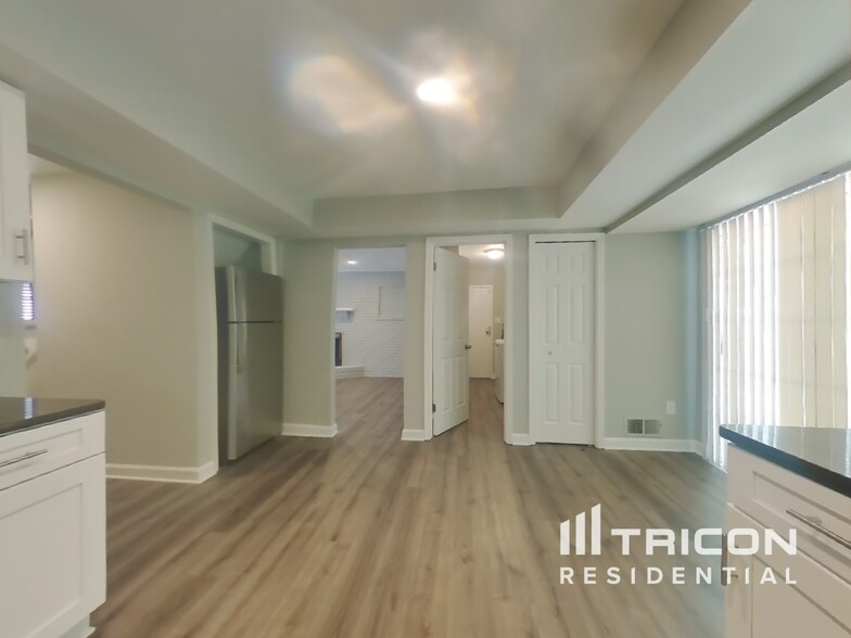 Building Photo - 9414 Victoria Dr