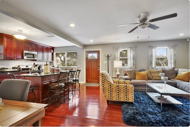 3 bedroom 2 bath unit - 6086 Saint Anthony Ave