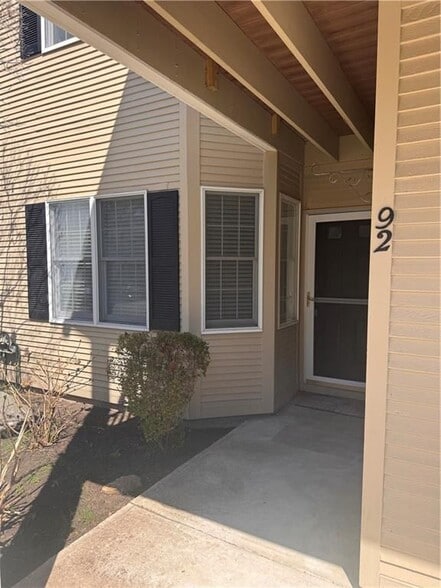 Building Photo - 92 Trellis Dr