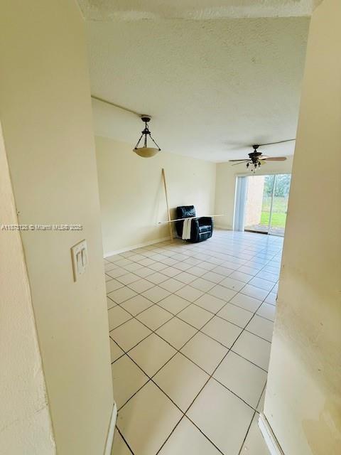 Building Photo - 10173 Twin Lakes Dr