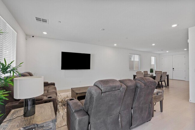 Building Photo - Desirable Inspirada Next-Gen Home! 4 Bedro...
