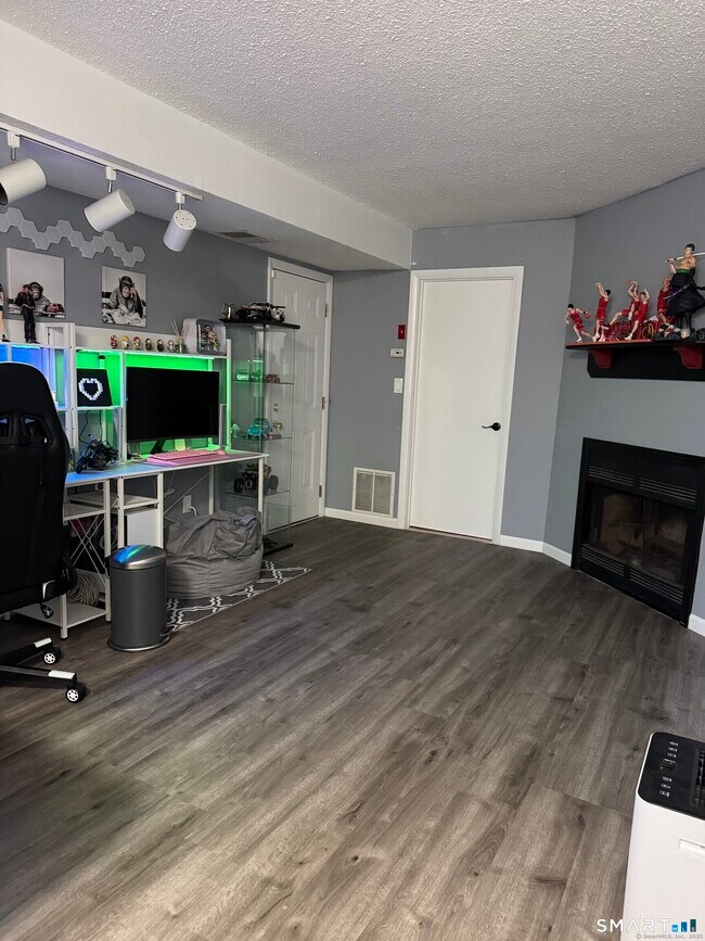 Building Photo - 103 Peddlers Dr