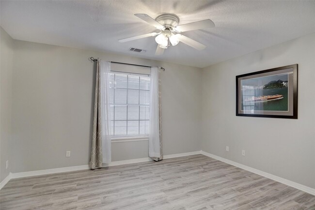 Building Photo - 112 Harbour Town Dr