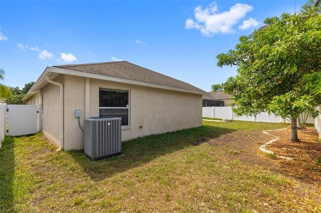 Building Photo - 13655 Artesa Bell Dr