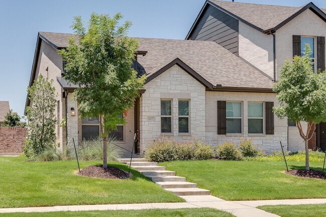 Building Photo - 1237 Pebblebrook Dr