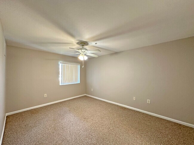 Building Photo - 131 SW Palm Dr