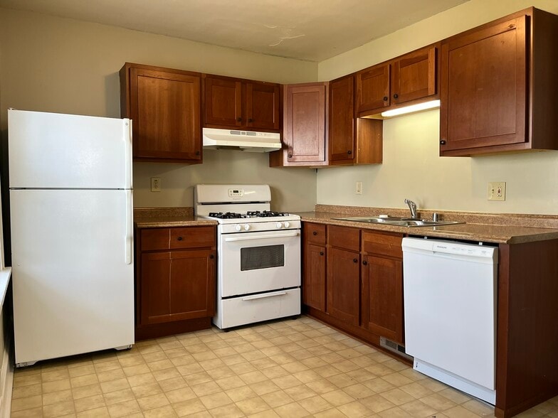 Building Photo - 2223 E Vollmer Ave