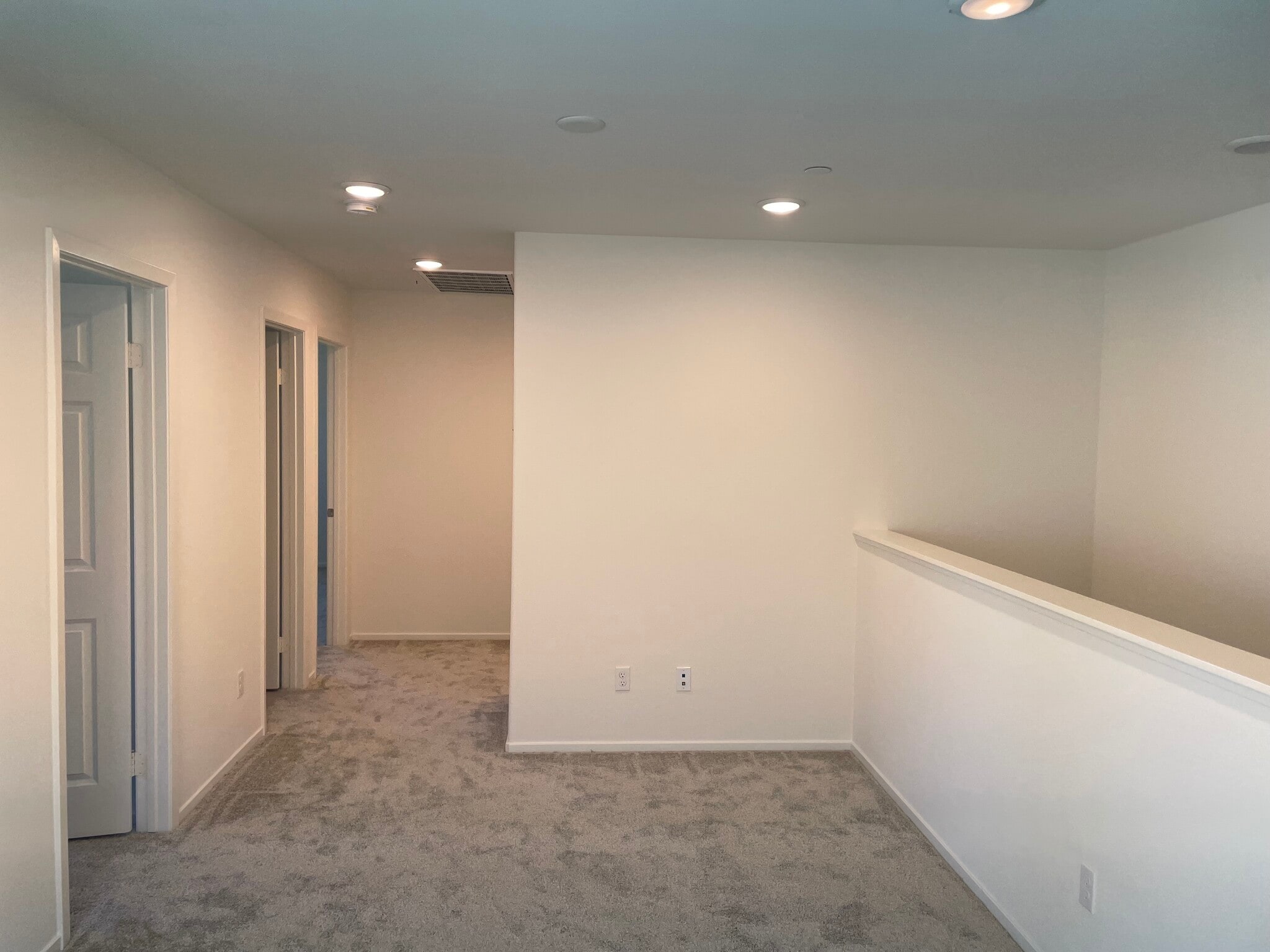 Upstairs Loft - 969 W Jasmine Way