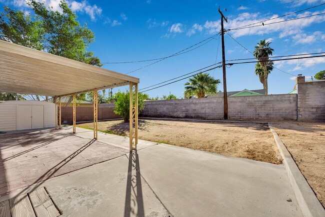 Building Photo - SIGN YOUR LEASE BY 1.31.26 AND RECEIVE THE FIRST 2 WEEKS RENT FREE!! Beautifully updated 3-bedroo...