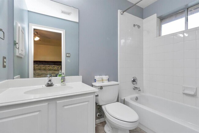 Building Photo - 12002 Newport Shore Dr