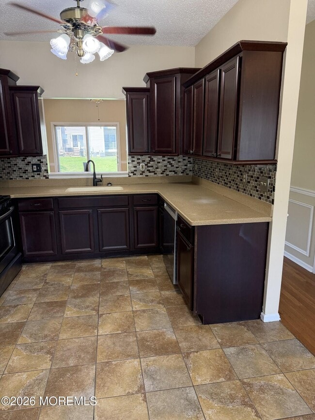 Building Photo - 3904 Plowmans Ct