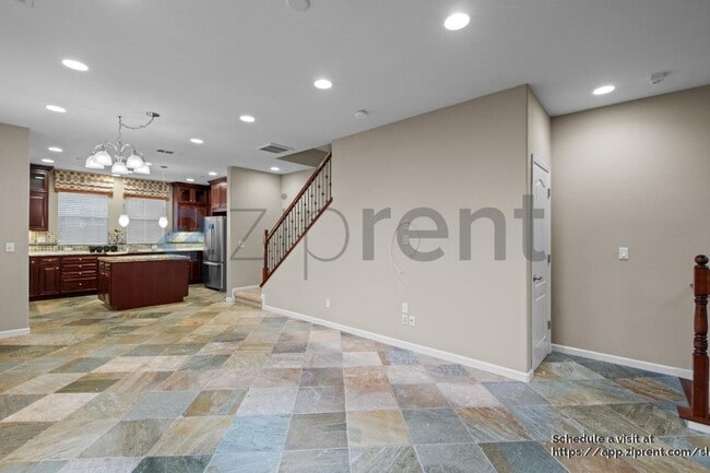 Building Photo - 137 Burbank St