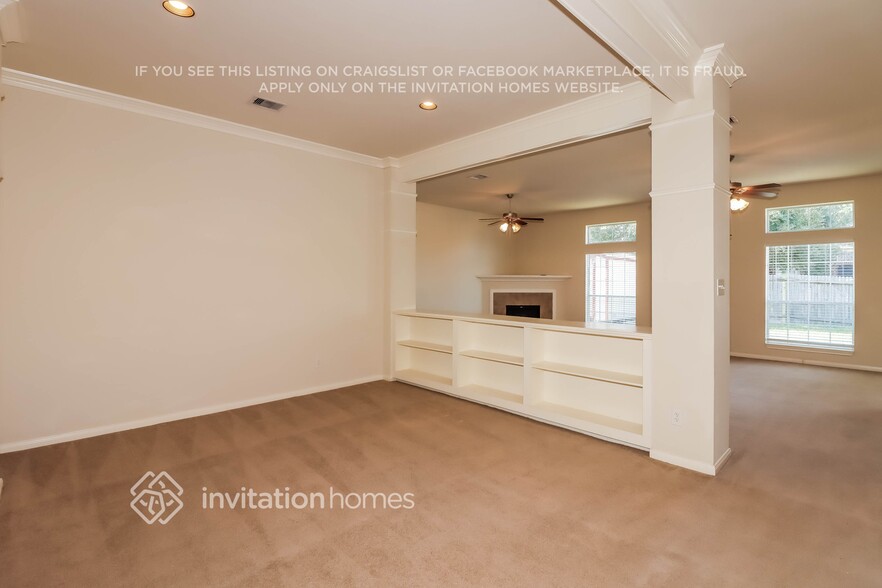 Building Photo - 383 Hyland Ln