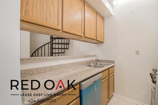 Building Photo - 4651 Cahuenga Blvd