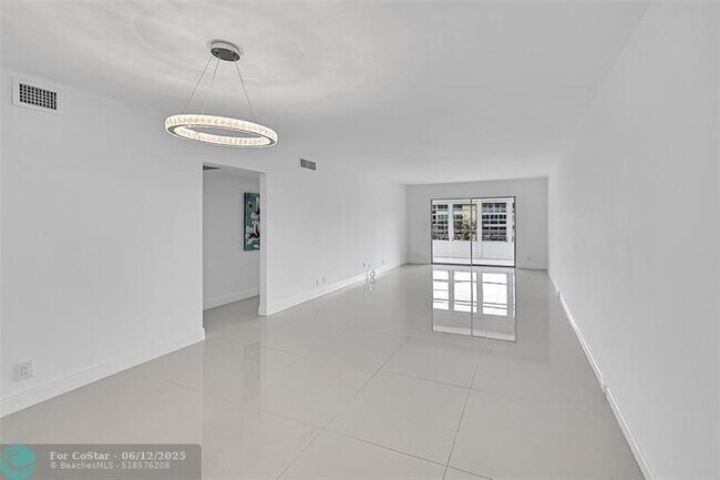 Building Photo - 3005 Portofino Isle