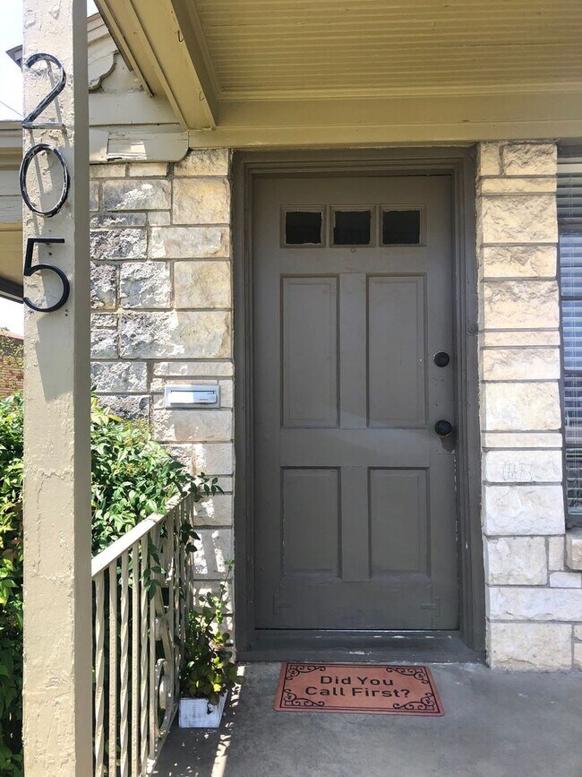 Building Photo - 205-207 Tennant