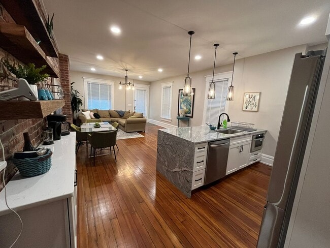 Building Photo - Dennison Ave 866-868 CR