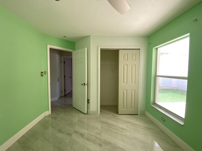 Building Photo - 2361 Harbor Town Dr