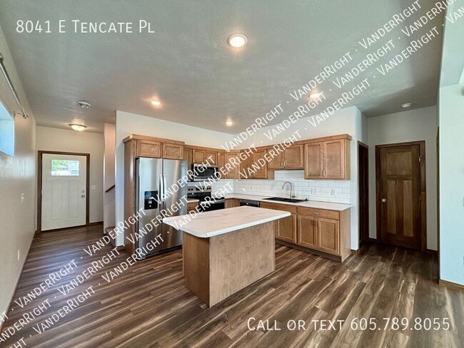 Primary Photo - 8041 E Tencate Pl