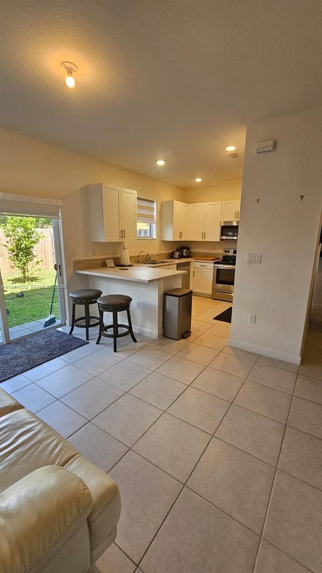 Building Photo - 1146 SE 26th Ter