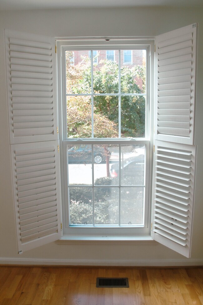 Building Photo - 2411 20th St NW