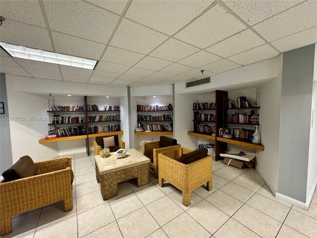 Building Photo - 2401 Collins Ave