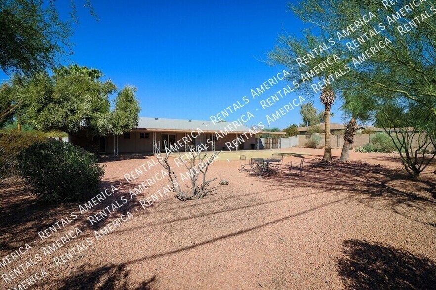 Building Photo - 4201 E Stanford Dr