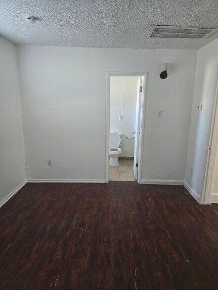 Building Photo - 708 Jackson Ave