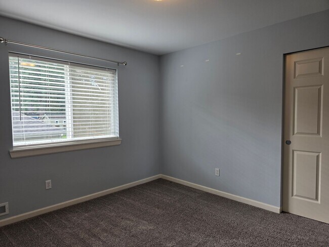 Building Photo - 4 Bedroom Home in Parkland Green!