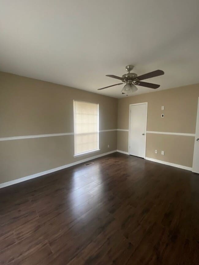 Building Photo - 6227 Crest Green Rd