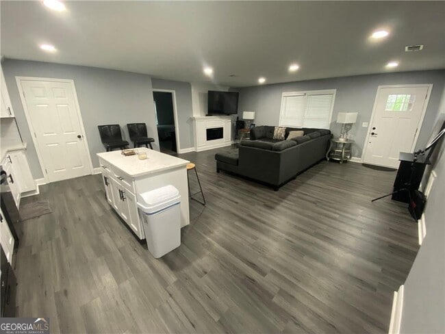 Building Photo - 318 Willowwind Dr