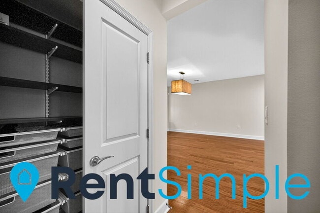 Building Photo - 1418 N Rhodes St