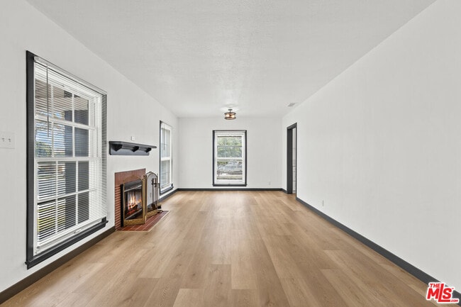 Building Photo - 9829 S 7th Ave