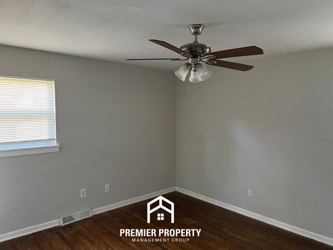 Building Photo - 2322 Rodgers Dr NE