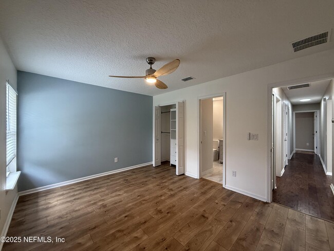 Building Photo - 1319 N Kyle Way