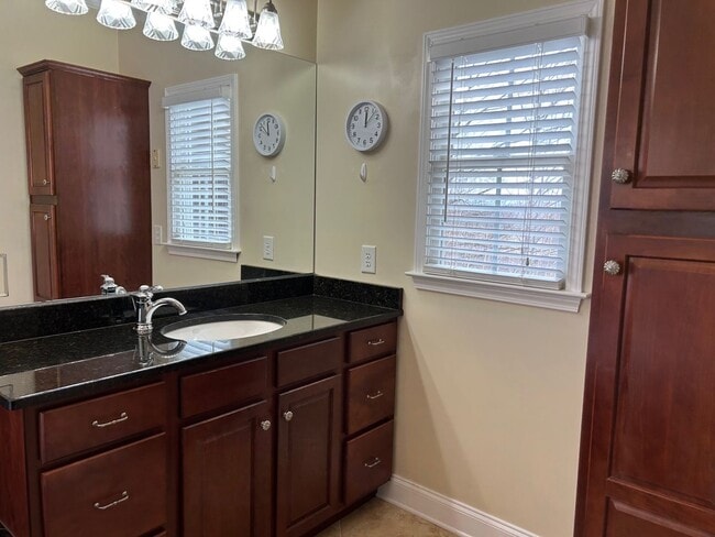 Building Photo - 3 or 4 Bedroom / 2 Bath Home   Kingsport TN