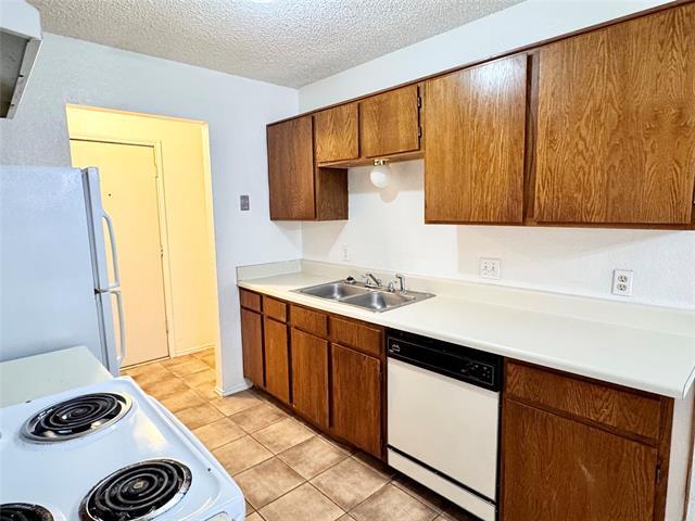 Building Photo - 3732 Hulen Park Cir